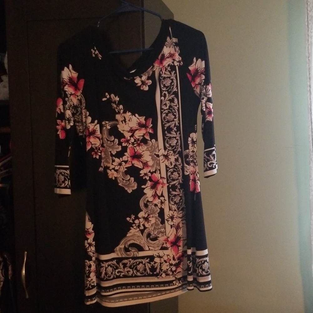 White House black market tunic